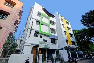 Hotel Super Collection O By Oyo Green Leaf Near Acropolis Mall