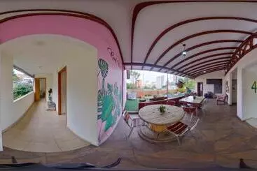 پانسیون Roof Hostel