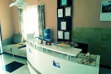 تختخواب و صبحانه The Grand Suites