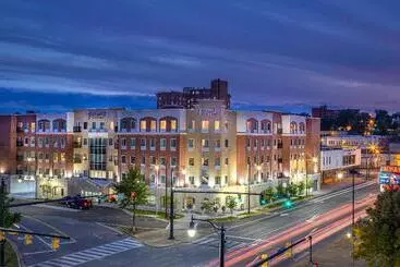ホテル Staybridge Suites Montgomery   Downtown, An Ihg