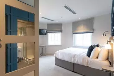 ユースホステル The Bridge Pub & Rooms