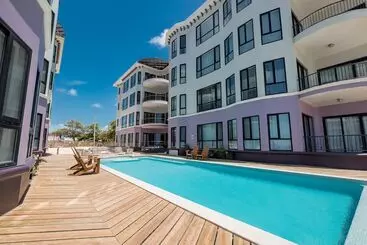 アパートホテル Diamante Beachfront Suites