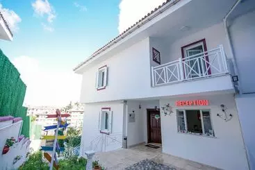 تختخواب و صبحانه Robin Hood