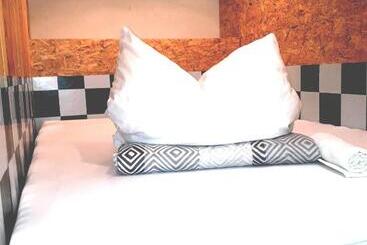 هتل Fox Box I Capsule Apt