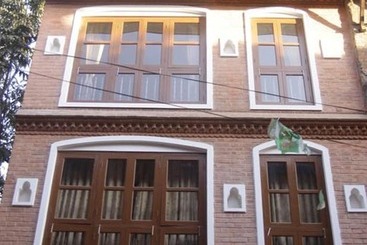 تختخواب و صبحانه Malla Guest House