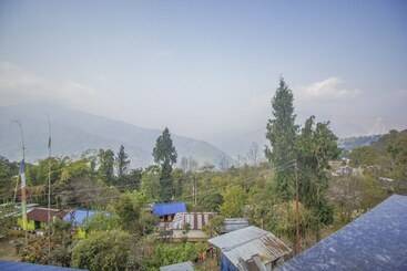 Gompus Paradise And Resort