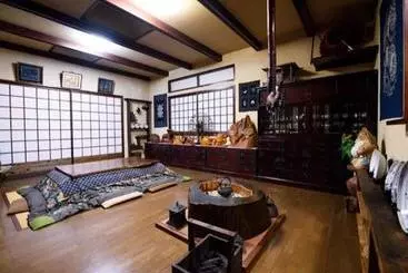 Pensió Tanuki Japanese Traditional Style House