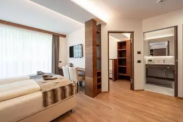 Otel Arya Alpine Lodge