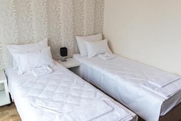 تختخواب و صبحانه Zam Residence