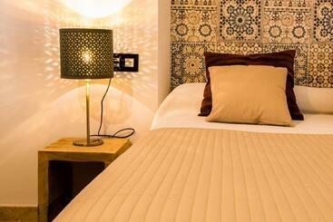 Bed and Breakfast La Maroma Rooms & Views