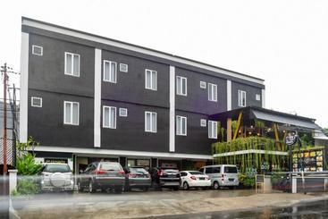 Pension Reddoorz Near Botani Square Mall