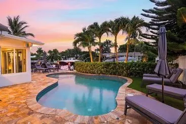 コテージ Coral Current By Avantstay Private Pool + Pool Table + Al Fresco Dining Canal Front + Boating