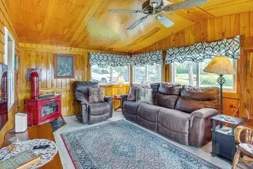 Sunset Views & Deck: Lake Champlain Cottage!