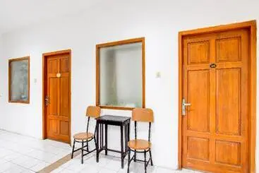 Collection O Jalan Slamet Riyadi Near Kampung Batik Kauman Formerly Hotel Grand Kota