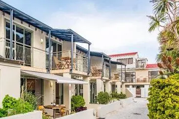 Onetangi Beachfront Apartments