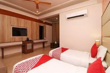 Hotel Super Townhouse Oak Pacify Hills