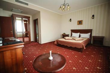 هتل Ten Constanta