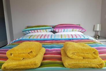 פנסיון Alexandra Lodge Guest House