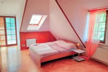 Retkeilymaja Fairy Tale Prague From Lev I Sova
