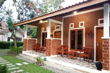 پانسیون Genthong Homestay
