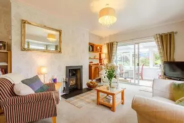 Urquhart Bay B&b