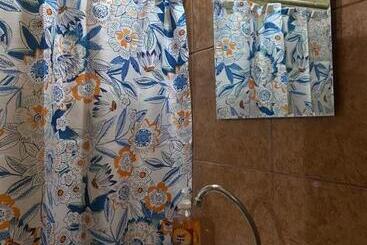 بنسيون Mauras Tropical Mini Hostel & Tours