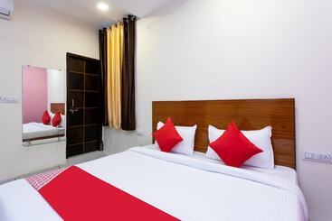 Oyo 11929 Hotel Ridhi Sidhi
