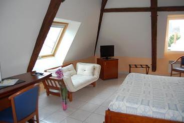 شقة فندقية Appart'hôtel La Suze Sur Sarthe