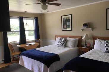 Highland Lake Resort