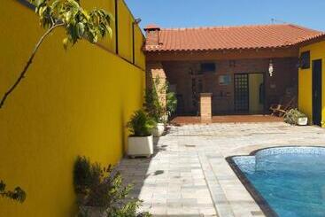 פנסיון Pousada Acolhedora