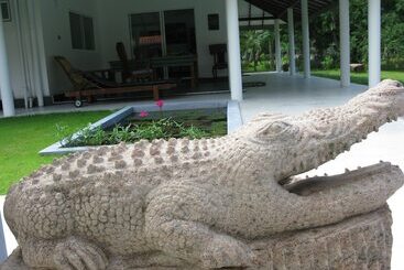 بنسيون Anuhas Airport Villas