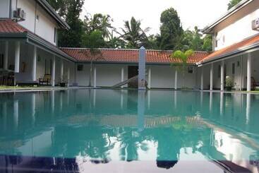 Panzió Anuhas Airport Villas