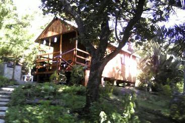 ツーリストアパートメント Pumba S Lookout