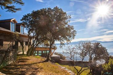 호텔 The Rock Suites & Spa