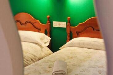 ペンション Hostal La Zamora