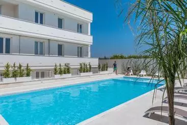アパートホテル Calura Residence