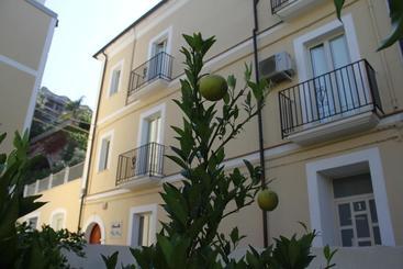 מלון דירות Donna Lea