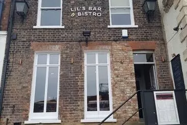 ペンション Lil S Bar And Bistro