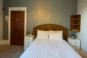 Pensione Cedar Tree Guest House