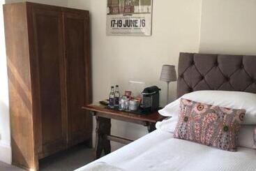 פנסיון Avenue House