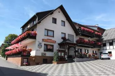 پانسیون Landgasthof Hotel Sauer