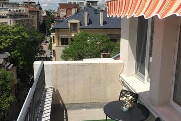 پانسیون Rooftop Oscar Rooms