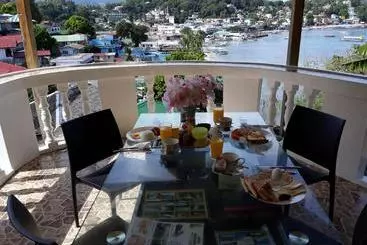 Grace Hotel & Dive