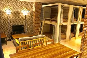 פנסיון Family Hotel Hikaria