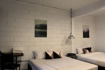 پانسیون The Good Days