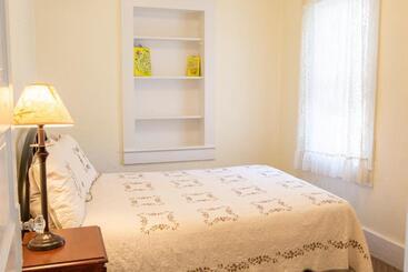 فندق The Chimney Rock Inn & Cottages