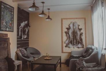 تختخواب و صبحانه Sandur