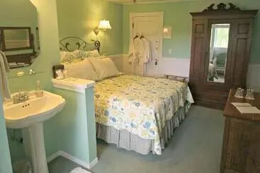 Kangaroo House Bed & Breakfast