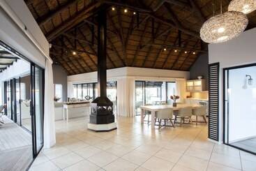 פנסיון Canal Guest House