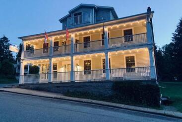 هاستل South Landing Inn